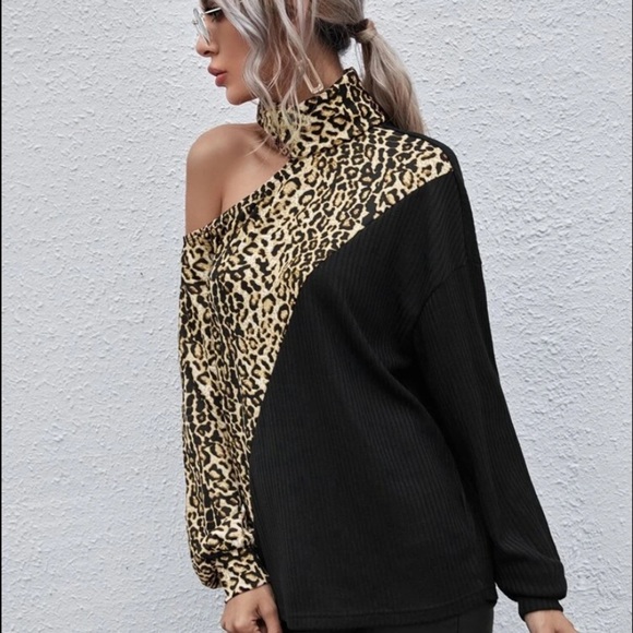 🎉BACK IN STOCK🎉 NWOT 🐆Leopard Print High Neck Color-block Top🐆 - Picture 4 of 6